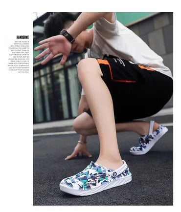 2025 New Fashion Sandals Men Clog Sandals Comfortable Breathable Beach Sandals Men Women Clogs Slippers Soft Bottom Men Shoes