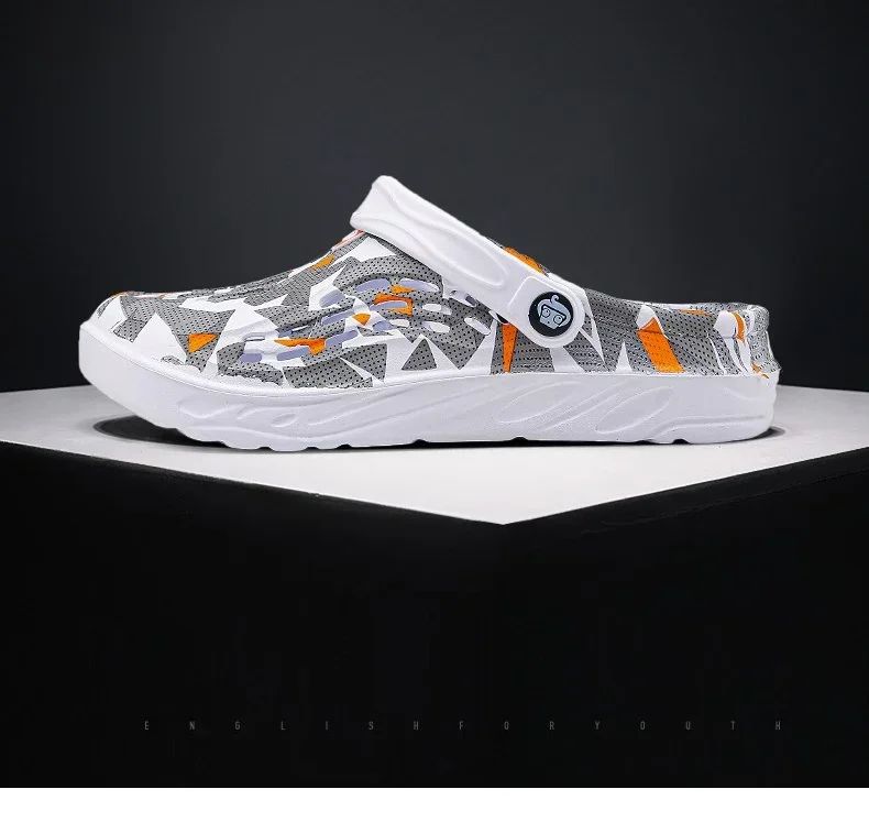 2025 New Fashion Sandals Men Clog Sandals Comfortable Breathable Beach Sandals Men Women Clogs Slippers Soft Bottom Men Shoes