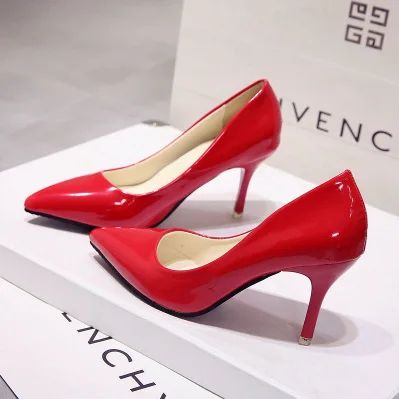 Novos scarpins de salto alto femininos de cor sólida, sapatos de moda femininos de couro envernizado, salto fino e bico fino, sapatos de casamento, tamanho 44