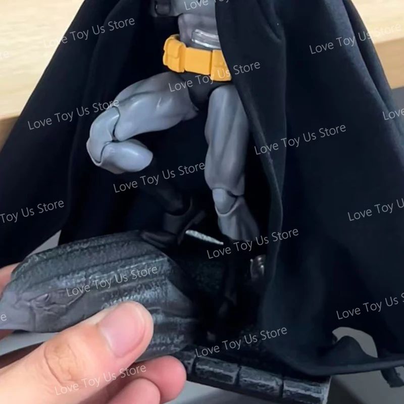 Em estoque Brinquedos CT Batman Hush Versão Preta Mafex 126 Boneco de Ação do Batman DC Anime Estatueta Estátua Modelo Presentes Personalizados Brinquedos Infantis