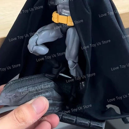 Em estoque Brinquedos CT Batman Hush Versão Preta Mafex 126 Boneco de Ação do Batman DC Anime Estatueta Estátua Modelo Presentes Personalizados Brinquedos Infantis