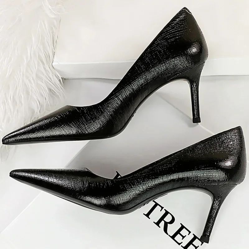 Spring Autumn New Women 7cm High Heels Fashion Retro Holiday Party Pumps Lady Gold Silver Daily Office Pointed Toe Low Heels