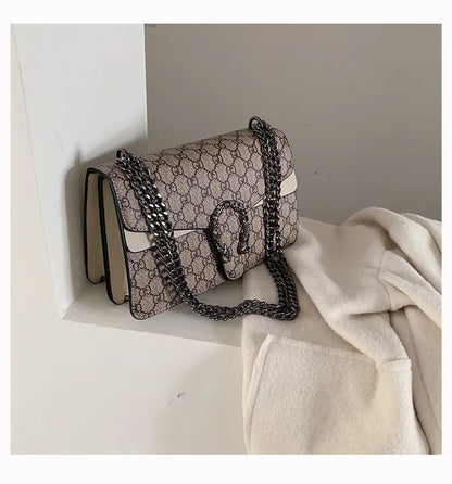 Women Stylish Retro Print Shoulder Crossbody Bag Fashionable Chain Underarm Purse Medium Hardness Polyester Lining