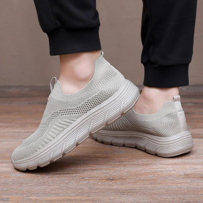 Sapatilhas masculinas leves e respiráveis para corrida e uso casual, com design slip-on, estilo tênis e conforto para treinos de academia.