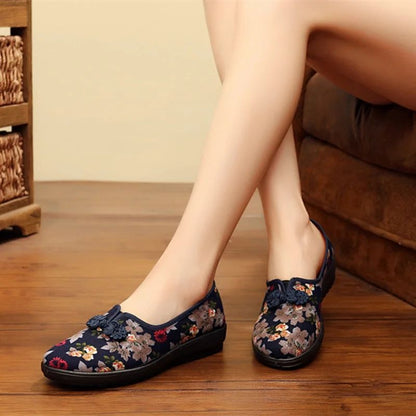 Women's Ethnic Embroidered Flats Soft Bottom Non-Slip Middle-aged Flat Mom Shoes Female Old Beijing Cloth Shoes
