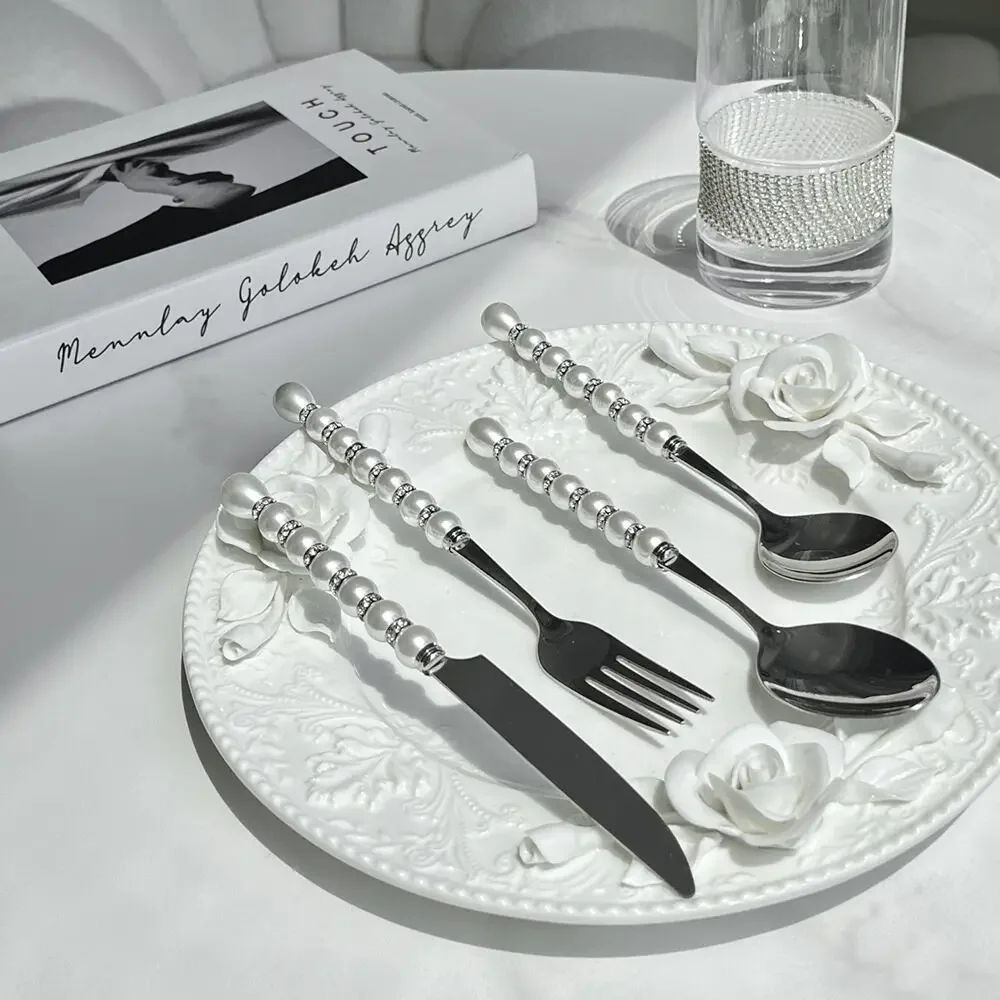 Conjunto de talheres luxuosos de aço inoxidável 304 com colher, garfo e faca, talheres com pérolas e diamantes, caixa de presente, utensílios para casa, cozinha e casamento