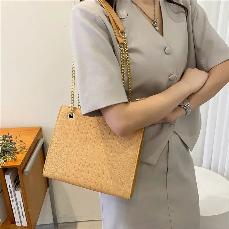 2025 Fashion Luxury Female Crossbody Bags for Women Designer Shoulder Bag Chain Solid Color Messenger Bag Handbags