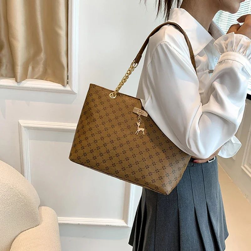 Women Luxury Design New Presbyopic Handbag Large Capacity Handbag Fashion Printing Shoulder Bag Trendy Shopping Bag with pendant