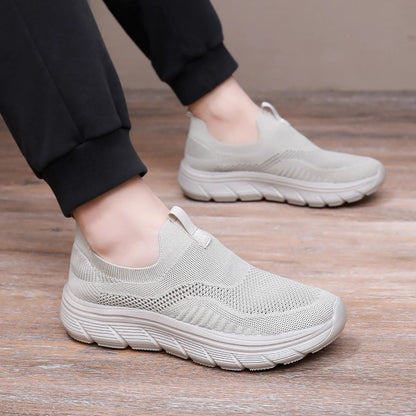 Sapatilhas masculinas leves e respiráveis para corrida e uso casual, com design slip-on, estilo tênis e conforto para treinos de academia.