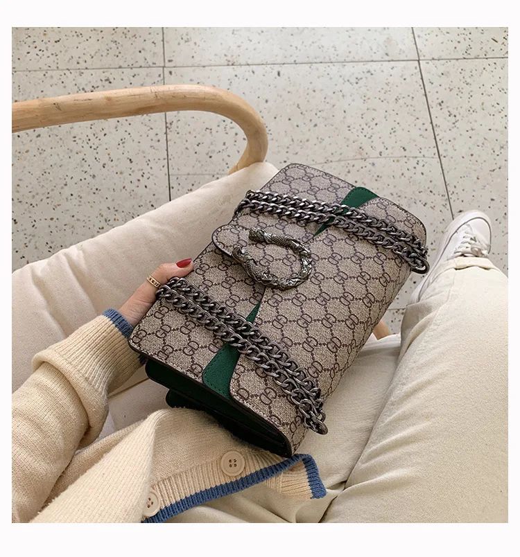 Women Stylish Retro Print Shoulder Crossbody Bag Fashionable Chain Underarm Purse Medium Hardness Polyester Lining