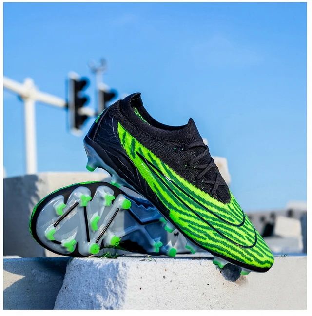 Society Cleats Men Soccer Shoes Professional Boys Football Boots Indoor Original Football Field Boots Sneakers Training Fast