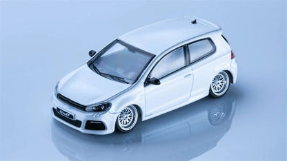 Maxwell 1:64 GOLF RMK6 Pearl White / Blue Die-Cast Car Model Collection Miniature