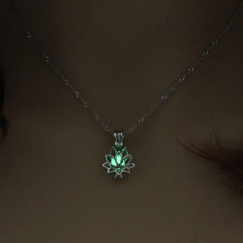 Colar com Pingente de Lua Luminosa para Meninas Adolescentes Colar Gargantilha Brilha no Escuro Joias Presentes ????????
