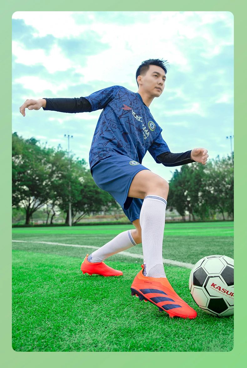 Mens High Quality Ultralight Football Shoes Society Cleats Indoor Soccer Shoes Professional Original Fast Futsal Football Boots