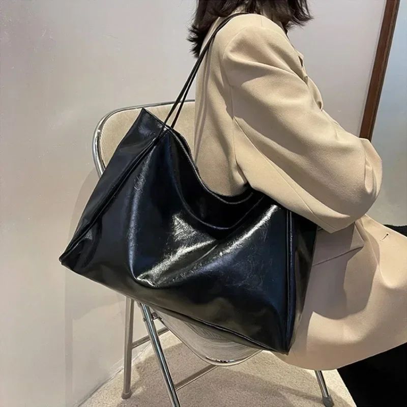Large women's bag Fashion Underarm Pouch Large Capacity Soft Pu Leather Shoulder Bag Retro Crossbody Bag Casual Portable Bucket
