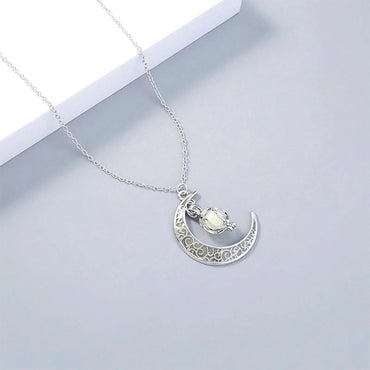Womens Teen Girls Luminous Moon Necklace Moon Pendants Chain Choker Glow in The Dark Necklace Jewellery Gifts ????????