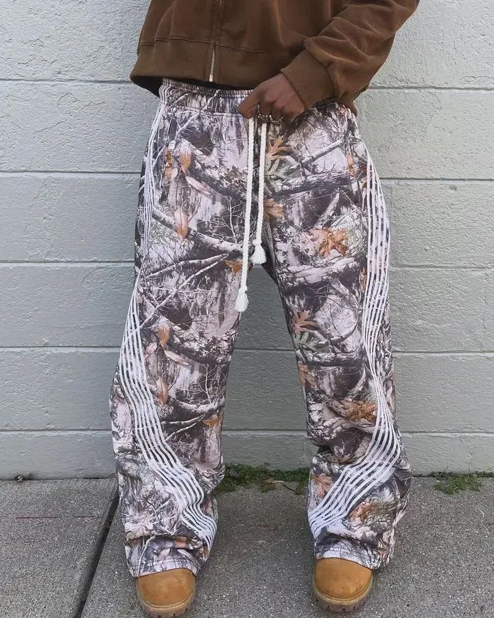 Calça Casual Bordada Cinza Y2k Camuflada Tática Funcional Masculina Feminina Premium Moletom com Cordão