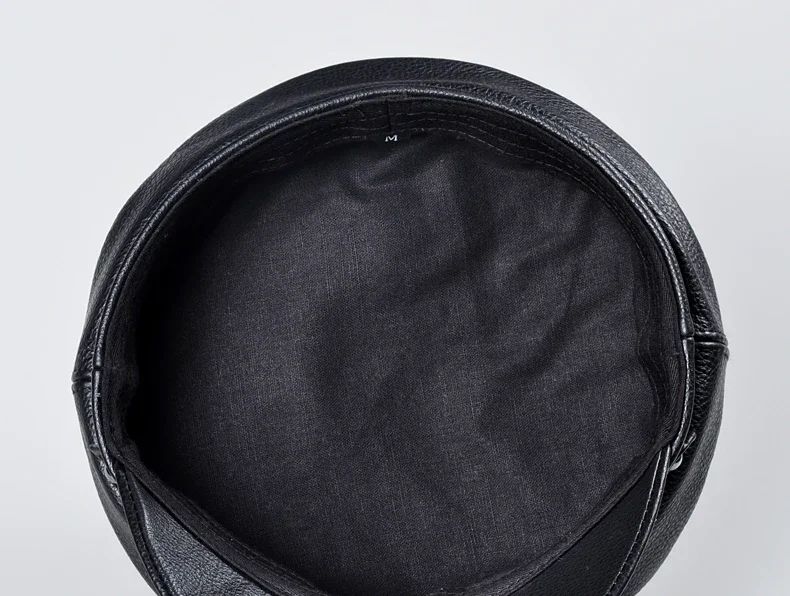 Chapéus Masculinos/Femininos de Inverno em Couro Genuíno Azul-Marinho Unissex Europeu/Americano Streetwear Bonés Pretos Ajustados com Cinto Outdoor Gorro