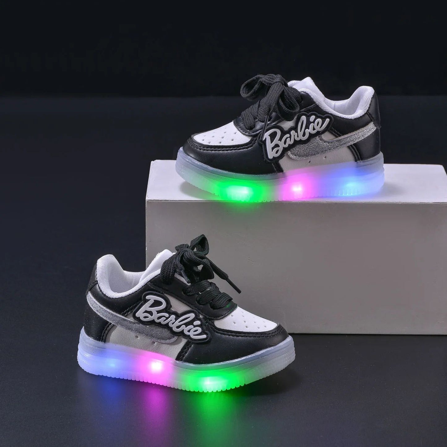 Girls Light-Emitting Sneakers Cartoon Board Shoes Breathable Breathable Leather Casual Shoes Fashion LED Shine Running Shoes
