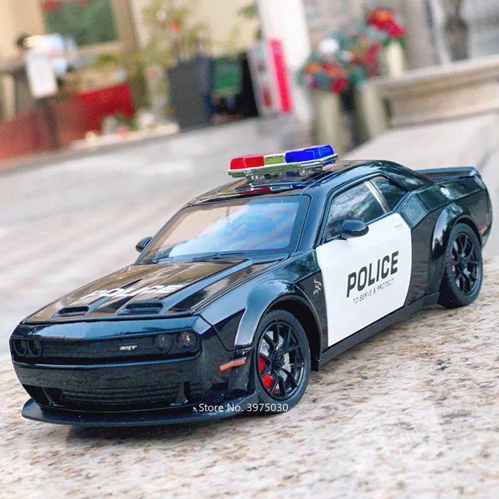 1:24 Dodge Challenger SRT Hellcat Modelo de Carro de Polícia de Brinquedo Pneu de Borracha Carro em Miniatura Puxar para Trás Luz Música Veículo Meninos Adultos Presentes