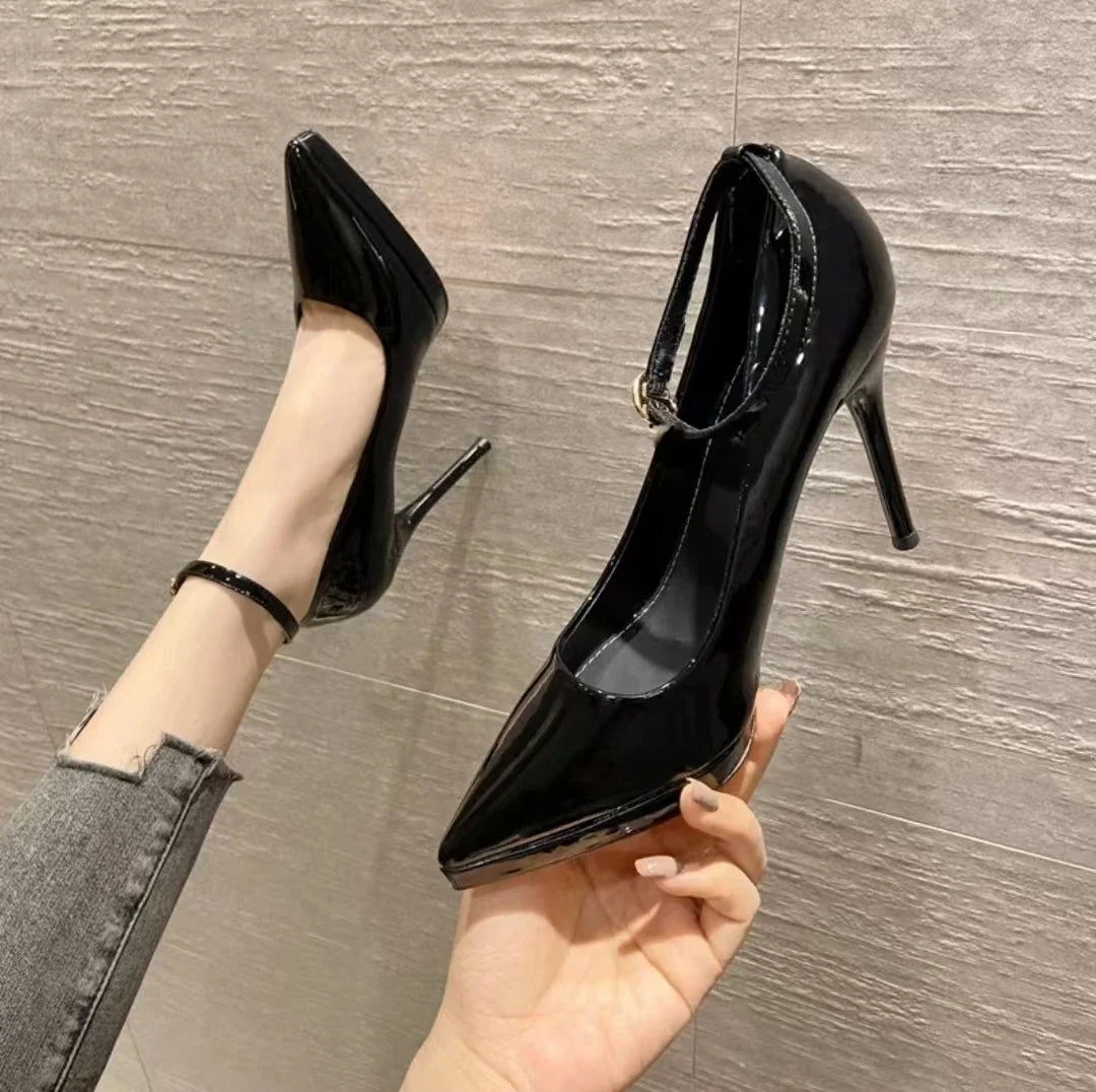 Sapatos femininos com salto agulha super alto de 11cm, corrente de pérolas, tira no tornozelo, bico fino, tamanho grande, sapatos de escritório de couro