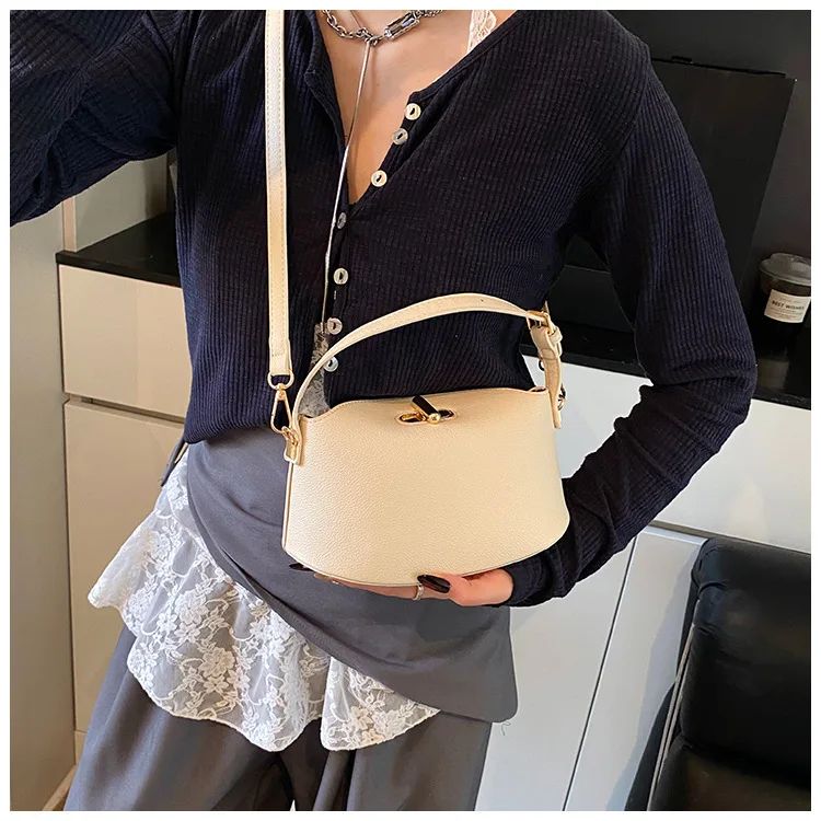 Niche Brand Women's Fashion Handbag Soft Versatile Shoulder Messenger Bag 2025 Super Hot Yellow Portable Bucket Bag Women's Bag