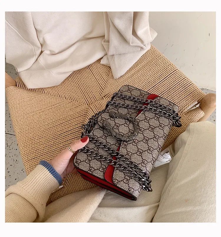 Women Stylish Retro Print Shoulder Crossbody Bag Fashionable Chain Underarm Purse Medium Hardness Polyester Lining