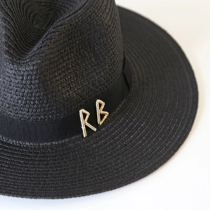 Fashionable Metal RB Letter Straw Hats for Women Men Summer Outdoor Holidays Beach Sun Hat Straw Hats for Women Fashion Panama