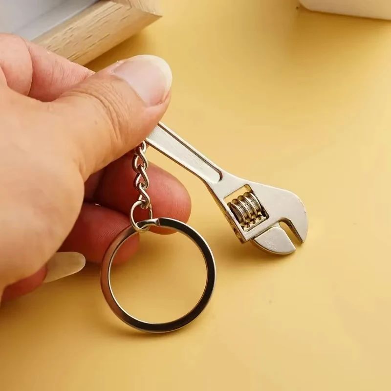 1 Chave inglesa multifuncional mini, Chave de boca mini, Ferramenta manual portátil, Chave inglesa de mandíbula, Chaveiro, Ferramenta de chave ajustável
