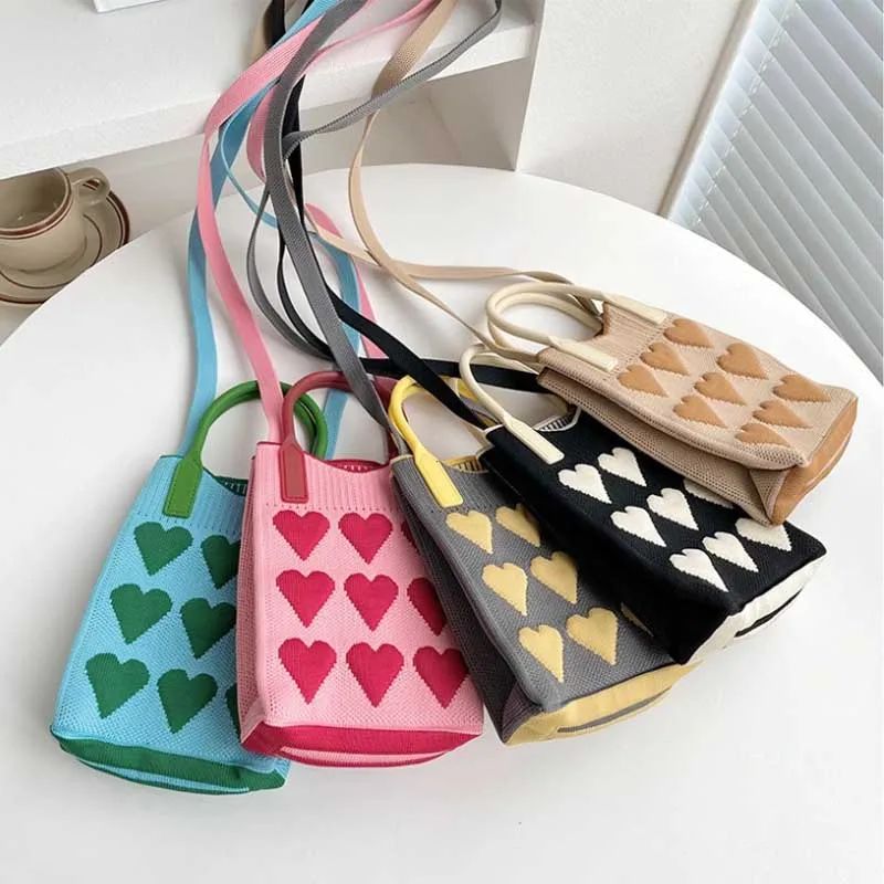 Korean Fashion Heart Knitted Mini Square Handbag for Women Small Mobile Phone Shoulder Bags Girls Cute Outdoor Crossbody Bags