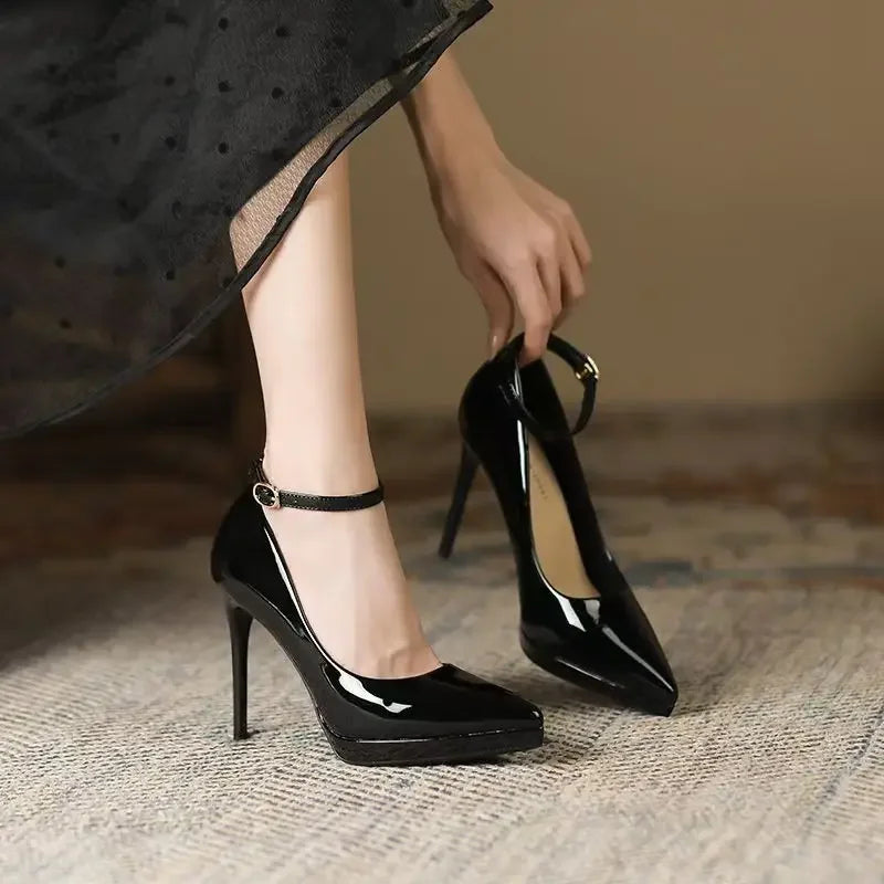 Sapatos femininos com salto agulha super alto de 11cm, corrente de pérolas, tira no tornozelo, bico fino, tamanho grande, sapatos de escritório de couro