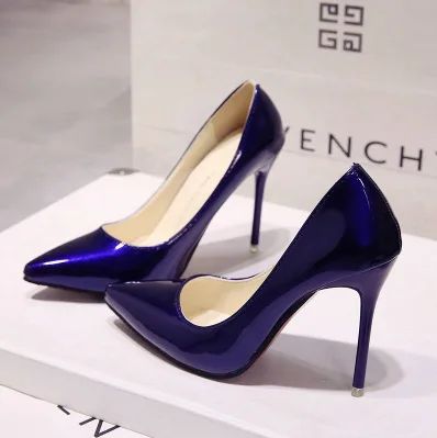 Novos scarpins de salto alto femininos de cor sólida, sapatos de moda femininos de couro envernizado, salto fino e bico fino, sapatos de casamento, tamanho 44