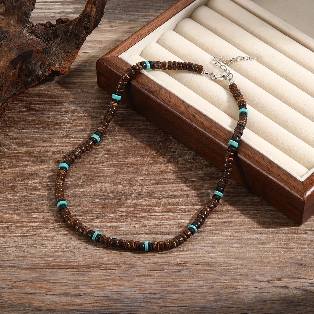 Colar Masculino Artesanal de Contas de Madeira e Argila Colar Fashion Vintage Africano de Contas Brancas para Homens Colar de Surfista de Praia Joias Tribais