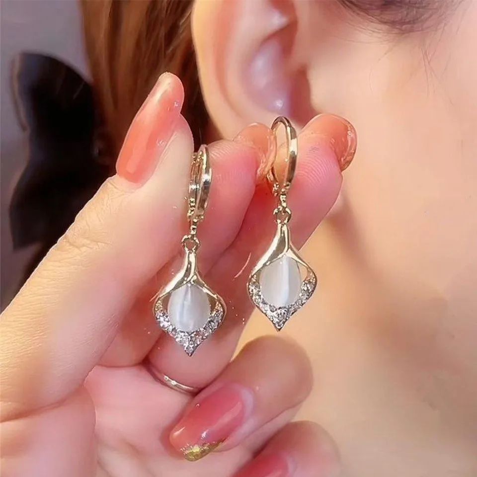 Brincos de argola Fashion Angel Eye banhados a ouro com strass embutidos e pétalas de tulipa para festa feminina