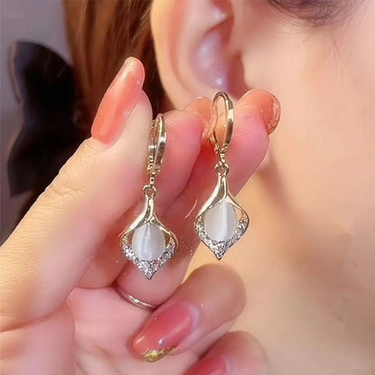 Brincos de argola Fashion Angel Eye banhados a ouro com strass embutidos e pétalas de tulipa para festa feminina