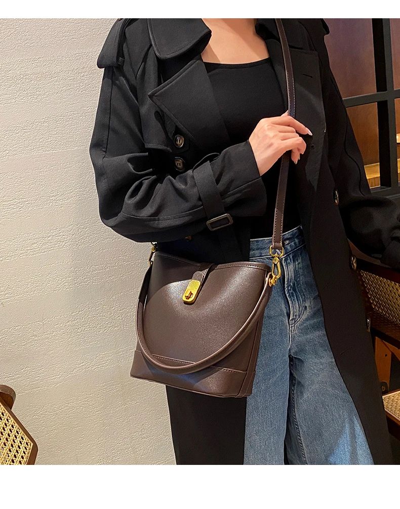 Women's Genuine Leather Bucket Bag Retro Shoulder Crossbody Handbag Fashionable Luxurious Women's Bag