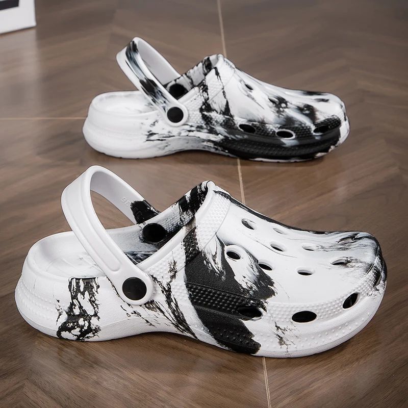Summer Couple Clog Shoes Fashion Sandals Waterproof Slippers Men Shoes Outdoor Soft Sole Shoes Clogs EVA Beach Home Slipper