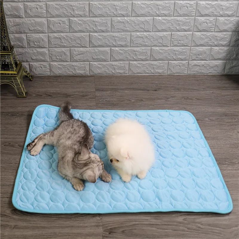 Almofada de Verão para Pets Refrigerada Gel de Seda para Cães e Gatos Ninho Respirável Colchonete de Dormir Refrescante