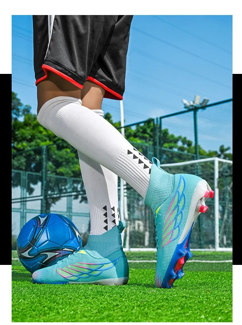 New Men Soccer Shoes Professional Ultralight Football Shoes Society Cleats Outdoor Football Field Boots Fast Sneaker Match