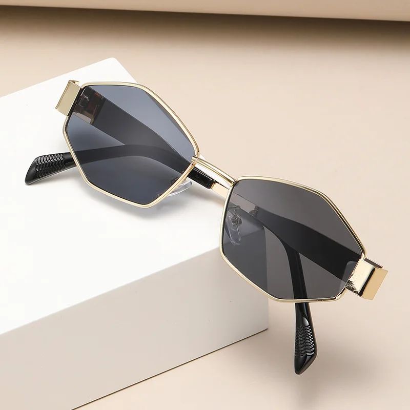 Fashion Polygonal Women Sunglasses 2025 Vintage Brand Rhombus Ladies Sun glasses Shades Unique Metal Frame Punk Eyewear Men