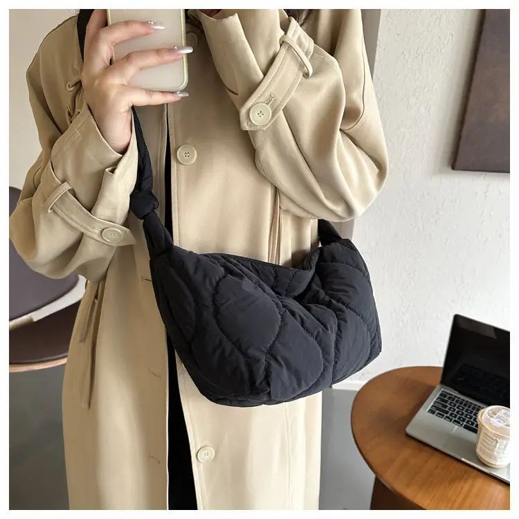 Puffer Shoulder Bag for Women Soft Down Cotton Padded Tote Handbag Purse Quilted Cross Body Bag Solid Color Bubbles Cloud Bag