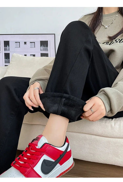 Winter Thickened Women's Mink Velvet Jeans Loose Straight Warm Soft Fleece Fashion Elastic High Waist Female Pants Black Blue
