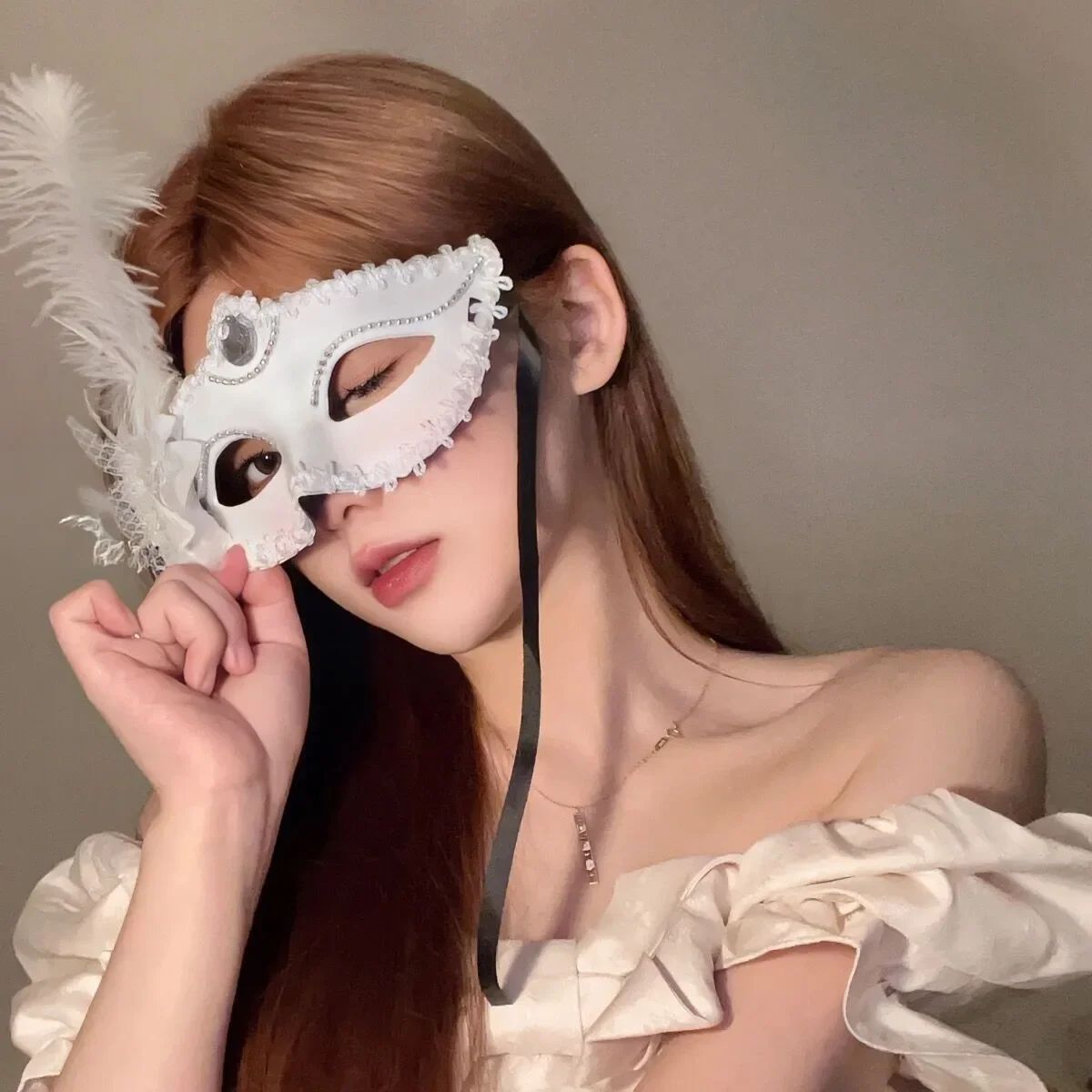 Makeup Mask Ball Party Sexy Half Face Makeup Girl Half Face Fun Lace Mask Halloween Feather Mask Sexy Goddess Beautiful Props
