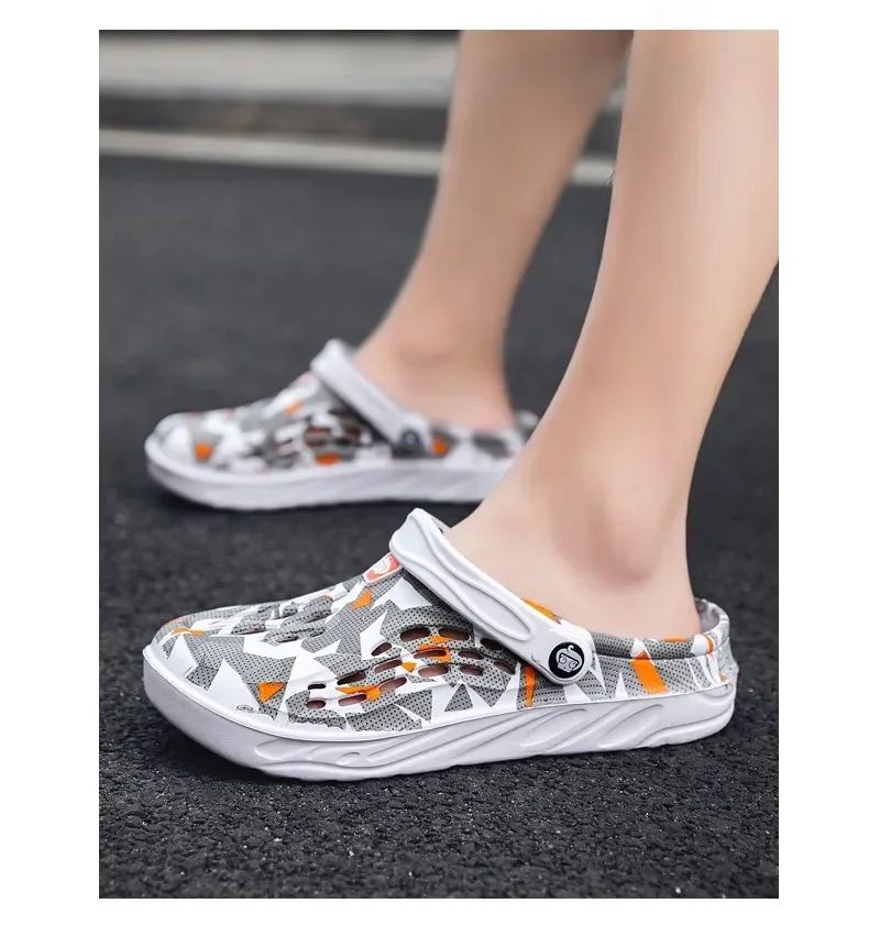 2025 New Fashion Sandals Men Clog Sandals Comfortable Breathable Beach Sandals Men Women Clogs Slippers Soft Bottom Men Shoes