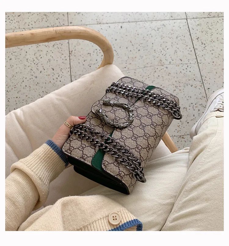 Women Stylish Retro Print Shoulder Crossbody Bag Fashionable Chain Underarm Purse Medium Hardness Polyester Lining