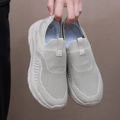 Sapatilhas masculinas leves e respiráveis para corrida e uso casual, com design slip-on, estilo tênis e conforto para treinos de academia.