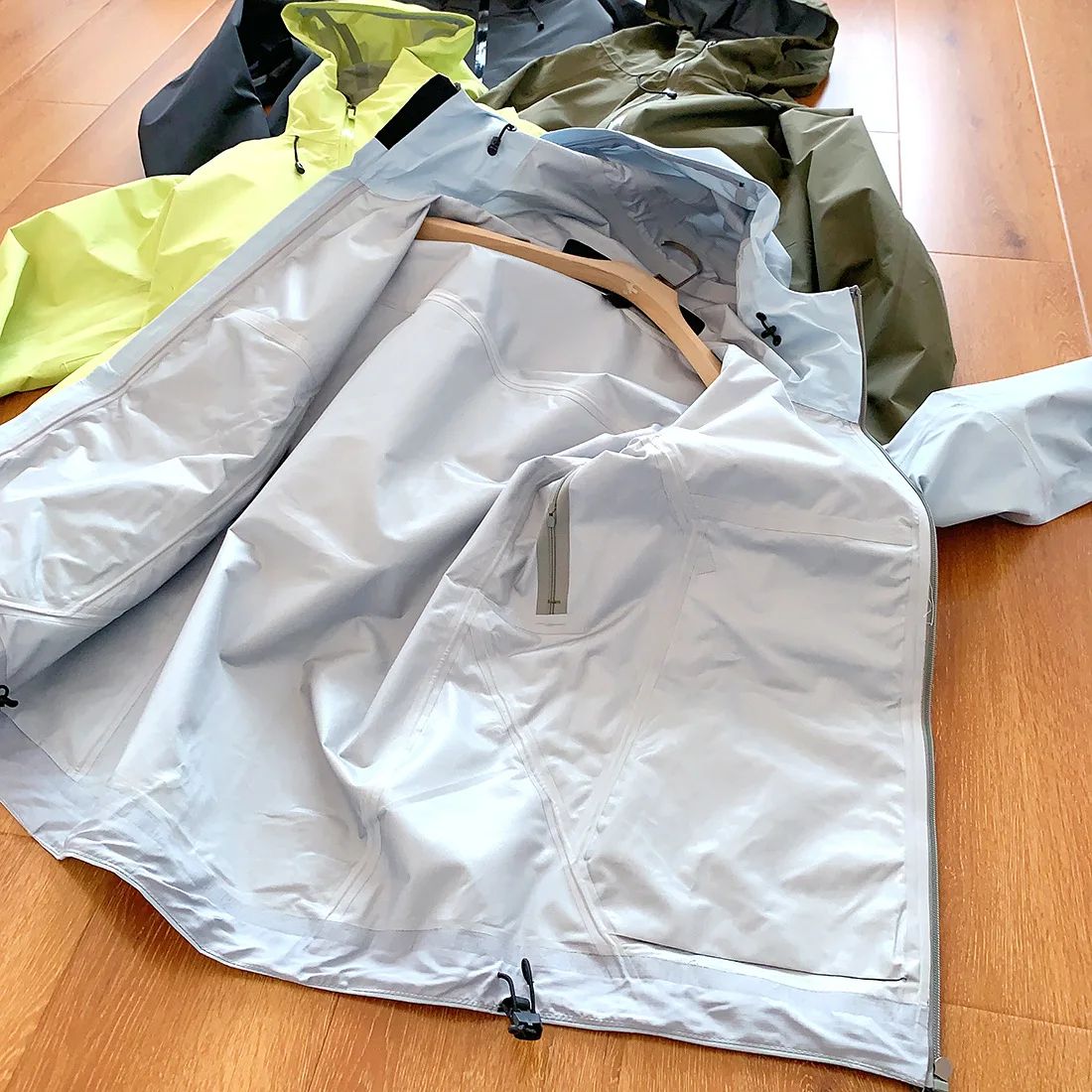 ARC New Storm Jacket Lovers Outdoor Sports Camping Mountain Skiing Trend Fashion British Wind Leisure Waterproof Storm Jacket