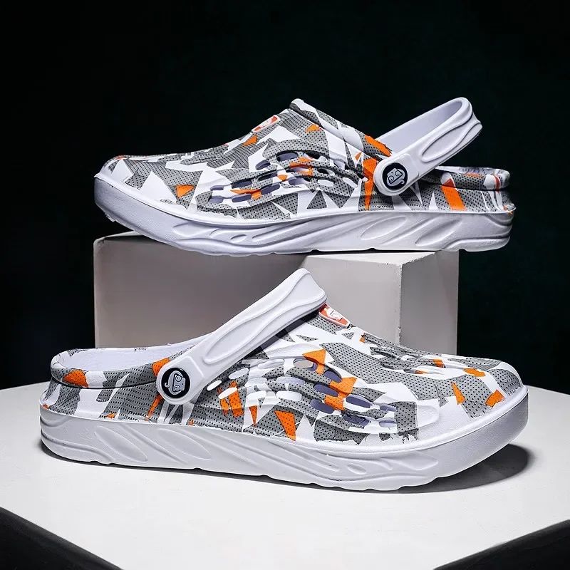 2025 New Fashion Sandals Men Clog Sandals Comfortable Breathable Beach Sandals Men Women Clogs Slippers Soft Bottom Men Shoes
