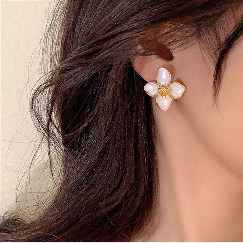 Brincos Femininos Coreanos Retrô Esmaltados em Formato de Flor Vermelha para Mulheres, Brincos Delicados, Presente de Joia de Noivado para Casal de Luxo