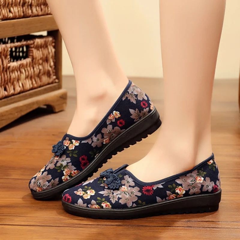 Women's Ethnic Embroidered Flats Soft Bottom Non-Slip Middle-aged Flat Mom Shoes Female Old Beijing Cloth Shoes